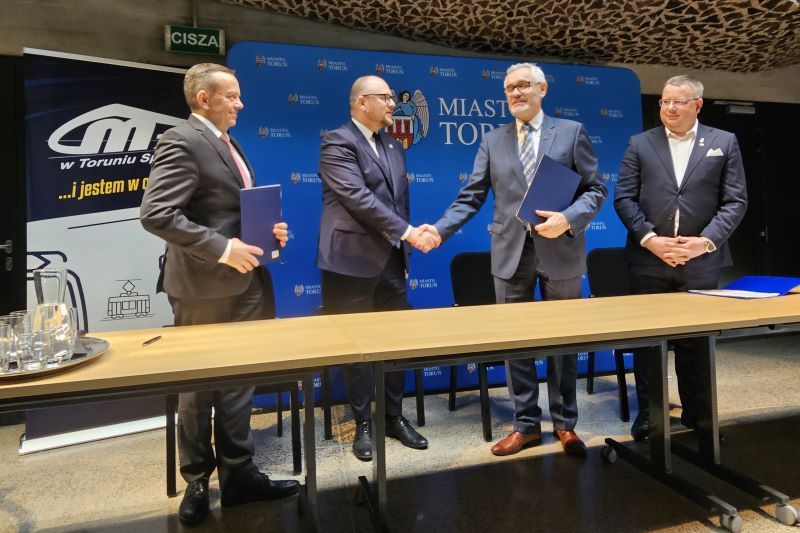 Podpisanie umowy na zakup autobusów hybrydowych dla MZK w Toruniu