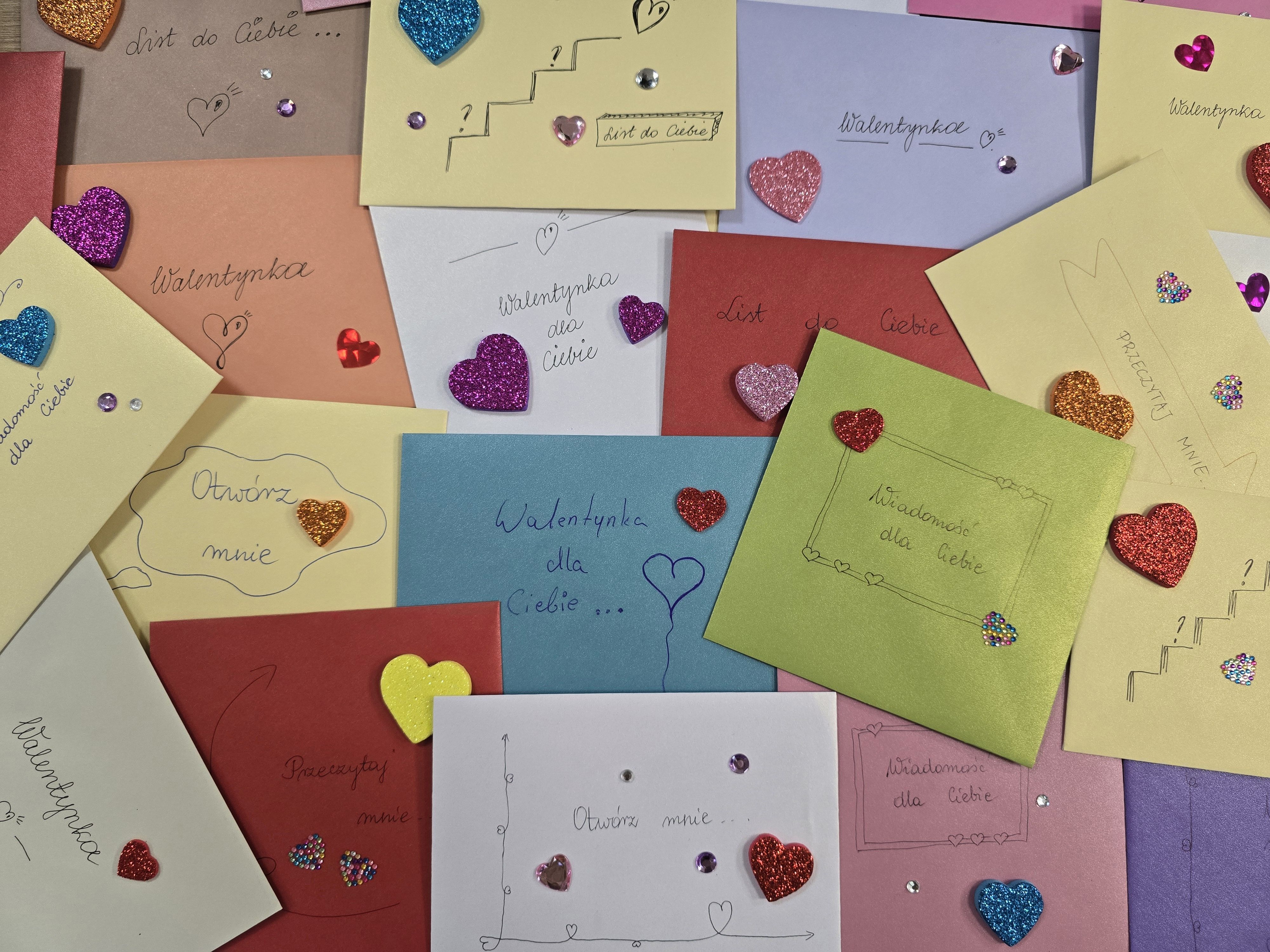 ZNak graficzny kampanii oraz zdjęcie pantografu