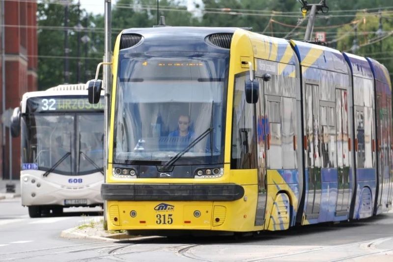 Tramwaj i autobus miejski